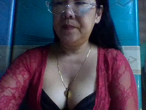mommasexy29 online show from October 7, 2025, 10:11 pm