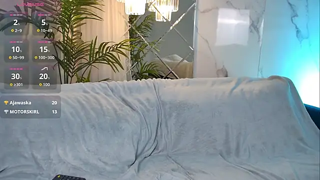 JennyShiny online show from October 14, 2025, 9:21 am