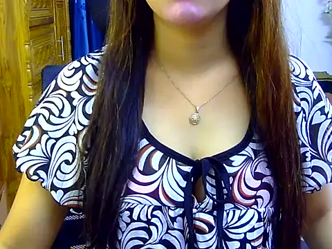 Snapshot of Obonti_2000 chatting on October 13, 2025, 4:41 pm Obonti 2000 online show from October 13, 2025, 4:41 pm