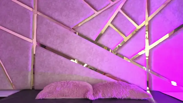 Zafiro claire online show from February 13, 2026, 6:41 pm