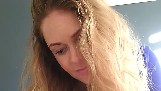 Snapshot of Ginger-bb chatting on July 4, 2026, 5:28 pm Ginger-bb online show from July 4, 2026, 5:28 pm