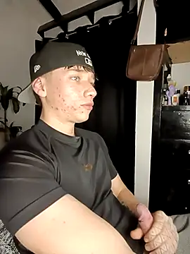 Snapshot of Logan_sixxer chatting on September 16, 2025, 3:51 am Logan sixxer online show from September 16, 2025, 3:51 am