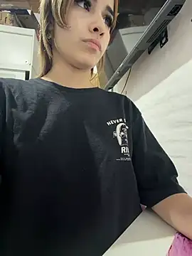 Babylovetiernax online show from February 12, 2026, 11:59 pm