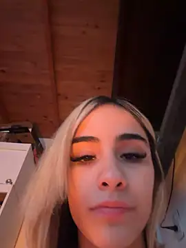 Babylovetiernax online show from July 4, 2026, 8:35 pm