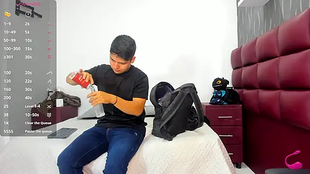 Asta Black online show from October 2, 2025, 9:40 pm