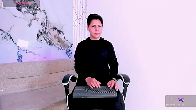 Asta Black online show from October 19, 2025, 9:39 pm