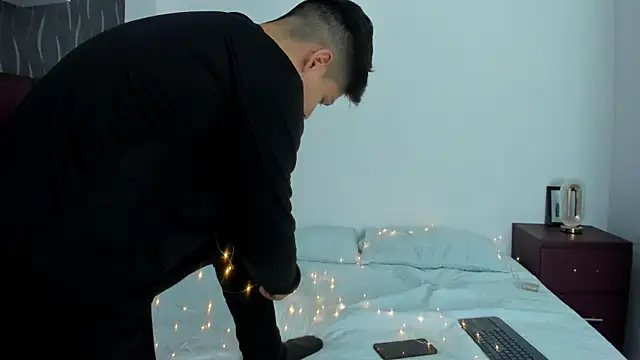 Asta Black online show from September 23, 2025, 2:02 pm