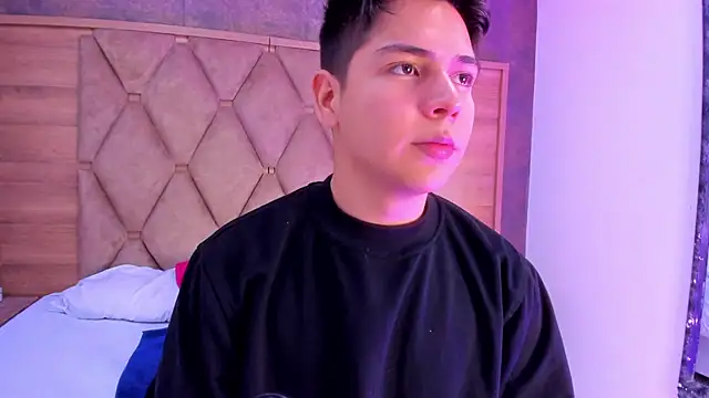 Asta Black online show from October 8, 2025, 4:47 am