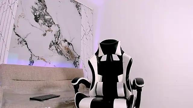 Asta Black online show from October 15, 2025, 10:29 pm