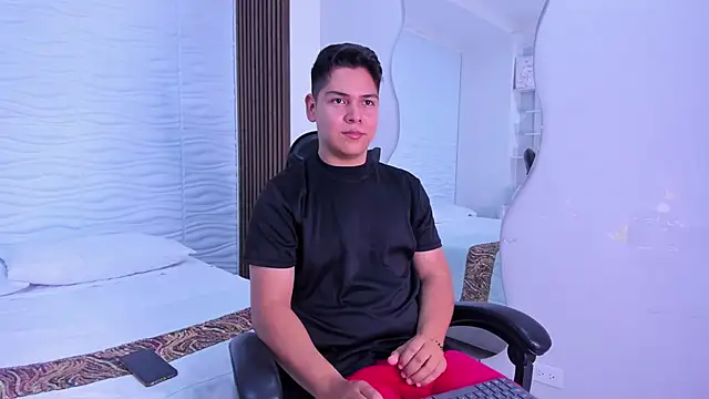 Asta Black online show from October 29, 2025, 9:25 pm