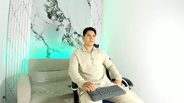 Asta Black online show from October 13, 2025, 8:43 pm