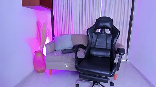 Asta Black online show from October 31, 2025, 9:00 pm