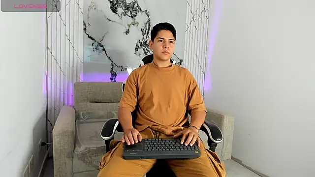 Asta Black online show from October 14, 2025, 10:31 pm