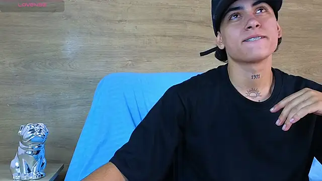 Snapshot of Stiven_Benet_ chatting on September 25, 2025, 4:24 pm Stiven Benet  online show from September 25, 2025, 4:24 pm