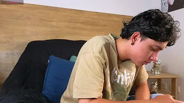 Snapshot of Stiven_Benet_ chatting on October 10, 2025, 10:49 am Stiven Benet  online show from October 10, 2025, 10:49 am