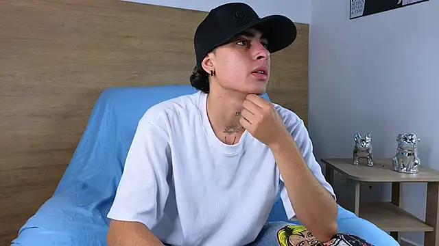 Snapshot of Stiven_Benet_ chatting on October 24, 2025, 12:48 pm Stiven Benet  online show from October 24, 2025, 12:48 pm