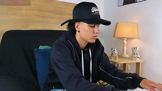 Snapshot of Stiven_Benet_ chatting on October 15, 2025, 11:35 pm Stiven Benet  online show from October 15, 2025, 11:35 pm