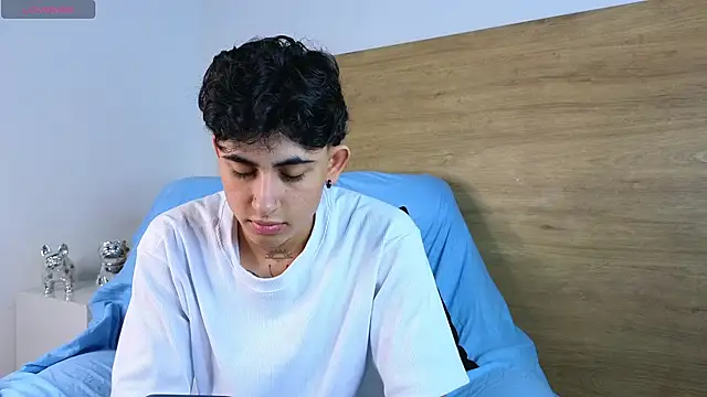 Snapshot of Stiven_Benet_ chatting on September 12, 2025, 1:11 pm Stiven Benet  online show from September 12, 2025, 1:11 pm