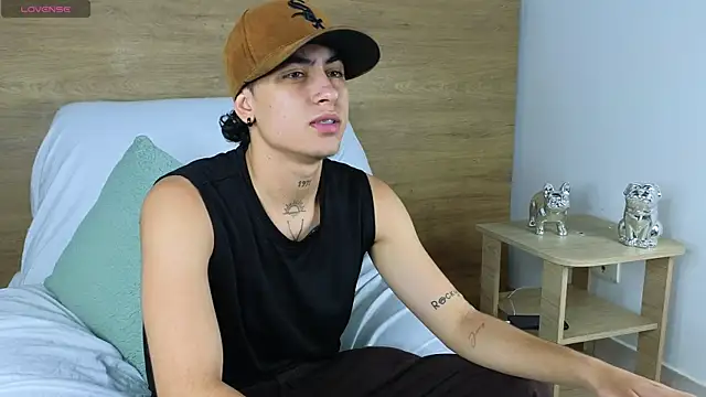 Snapshot of Stiven_Benet_ chatting on October 26, 2025, 5:13 pm Stiven Benet  online show from October 26, 2025, 5:13 pm