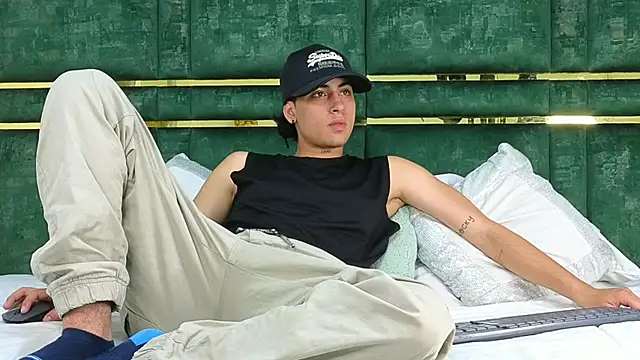 Snapshot of Stiven_Benet_ chatting on October 28, 2025, 8:08 pm Stiven Benet  online show from October 28, 2025, 8:08 pm