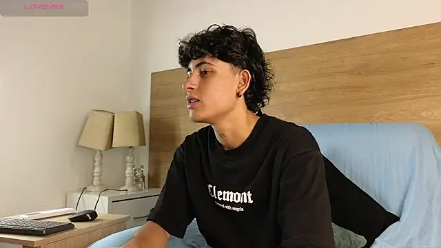 Snapshot of Stiven_Benet_ chatting on September 21, 2025, 2:22 pm Stiven Benet  online show from September 21, 2025, 2:22 pm