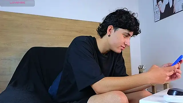 Snapshot of Stiven_Benet_ chatting on October 9, 2025, 1:11 pm Stiven Benet  online show from October 9, 2025, 1:11 pm