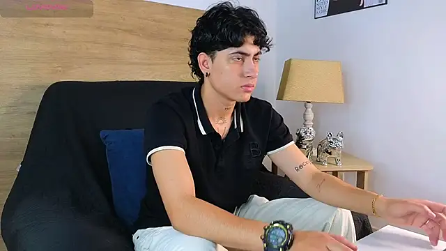 Snapshot of Stiven_Benet_ chatting on October 4, 2025, 9:33 am Stiven Benet  online show from October 4, 2025, 9:33 am