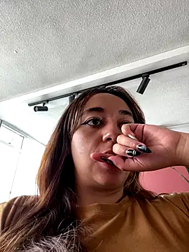 Snapshot of LuPink_ chatting on October 10, 2025, 7:58 pm LuPink online show from October 10, 2025, 7:58 pm