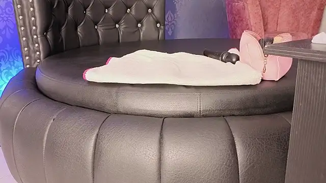 Molly Evens Ky online show from October 25, 2025, 2:50 pm