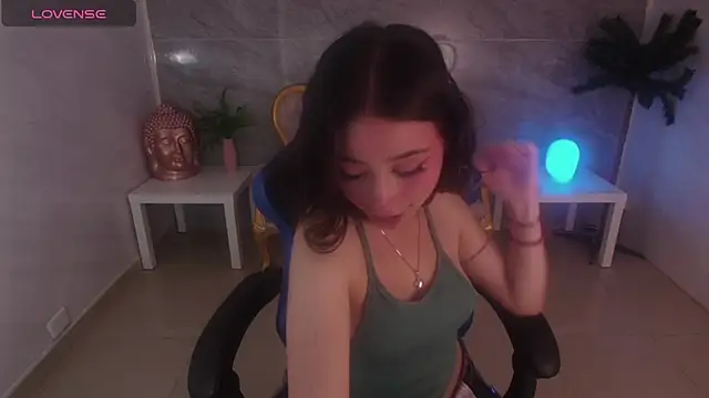 venuss09 s online show from September 28, 2025, 1:51 pm