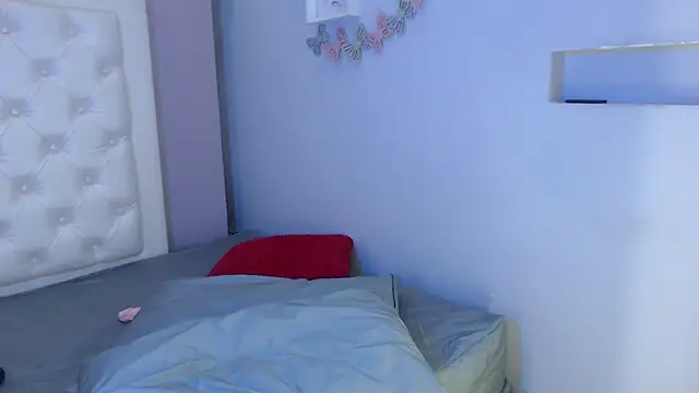 pocahontamoon online show from October 2, 2025, 1:14 pm