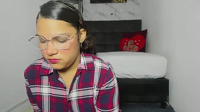 Snapshot of aly_n_sebas chatting on October 4, 2025, 11:56 am aly n sebas online show from October 4, 2025, 11:56 am