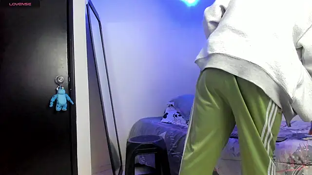 Snapshot of kenan_2601 chatting on October 21, 2025, 5:23 pm kenan 2601 online show from October 21, 2025, 5:23 pm