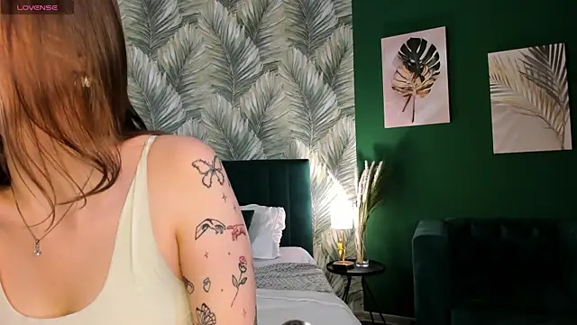 Kati Li online show from September 24, 2025, 10:33 am