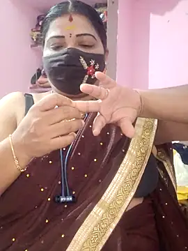 Snapshot of lathikaqueentamil chatting on October 17, 2025, 5:48 pm lathikaqueentamil online show from October 17, 2025, 5:48 pm