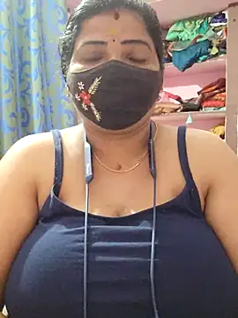 Snapshot of lathikaqueentamil chatting on October 13, 2025, 7:48 pm lathikaqueentamil online show from October 13, 2025, 7:48 pm