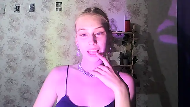 ClaireLaSweet online show from September 26, 2025, 10:11 am