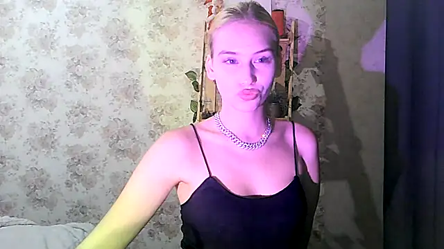 ClaireLaSweet online show from September 28, 2025, 8:43 am