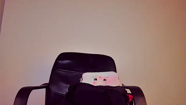 Snapshot of Madison_charlotte chatting on October 23, 2025, 4:33 am Madison charlotte online show from October 23, 2025, 4:33 am