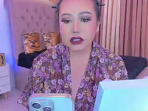 dianaCortney 21 online show from October 17, 2025, 1:24 pm