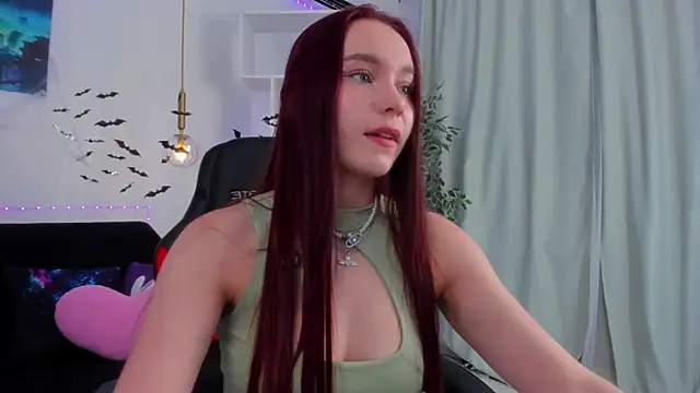 NoraHaynes online show from November 4, 2025, 3:10 am