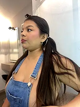 Snapshot of SiennaMonroe_ chatting on September 15, 2025, 7:14 pm SiennaMonroe online show from September 15, 2025, 7:14 pm