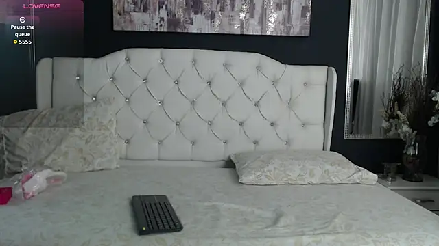 MELANISHAW online show from September 15, 2025, 3:07 am