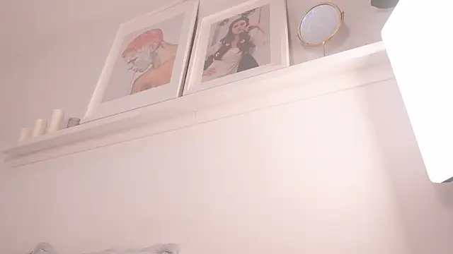 Snapshot of moon_angels chatting on October 24, 2025, 12:04 pm moon angels online show from October 24, 2025, 12:04 pm