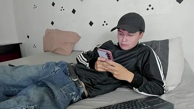 crushnier1 online show from October 29, 2025, 5:45 pm