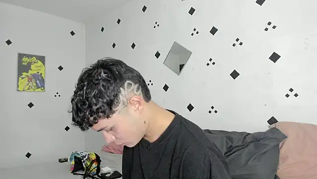 crushnier1 online show from September 24, 2025, 6:25 pm