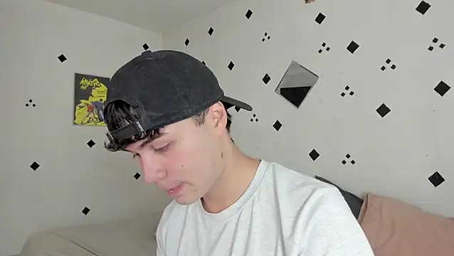 crushnier1 online show from October 14, 2025, 5:46 pm