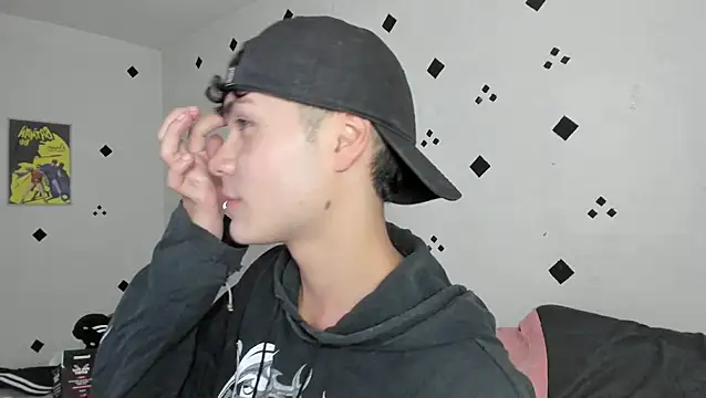 crushnier1 online show from October 1, 2025, 6:23 pm