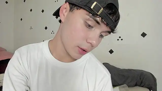 crushnier1 online show from October 21, 2025, 8:41 pm