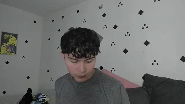 crushnier1 online show from September 18, 2025, 5:49 pm